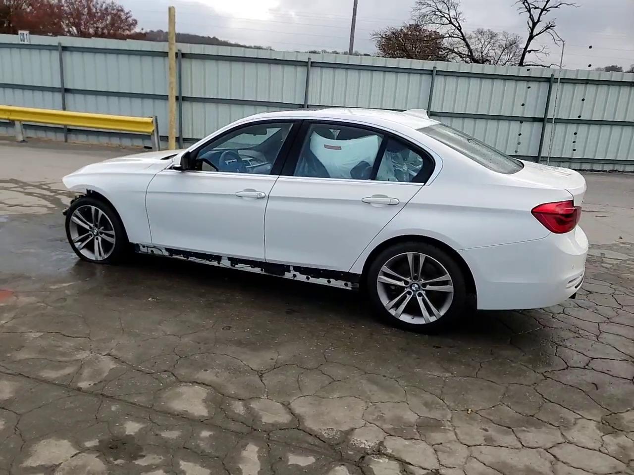 Фото: WBA8B7G53HNU37140