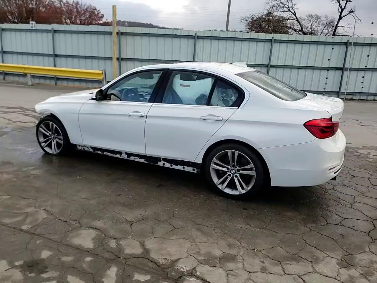 Фото: WBA8B7G53HNU37140