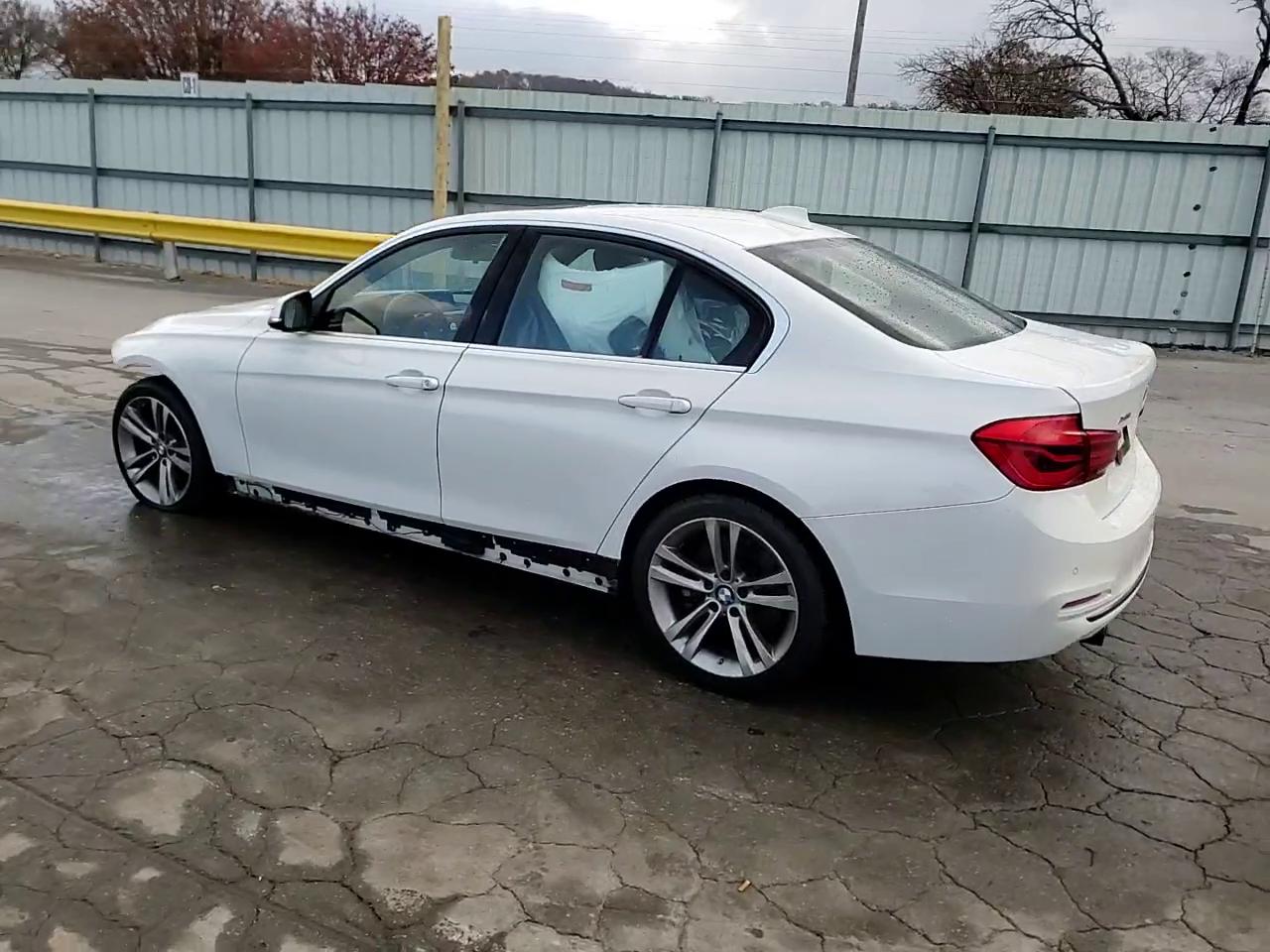 Фото: WBA8B7G53HNU37140