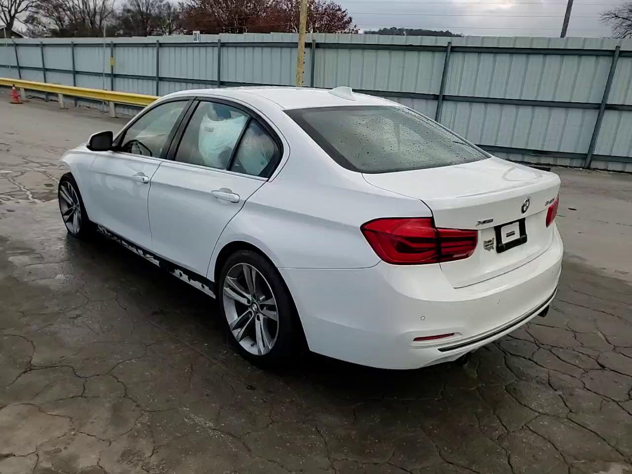 Фото: WBA8B7G53HNU37140