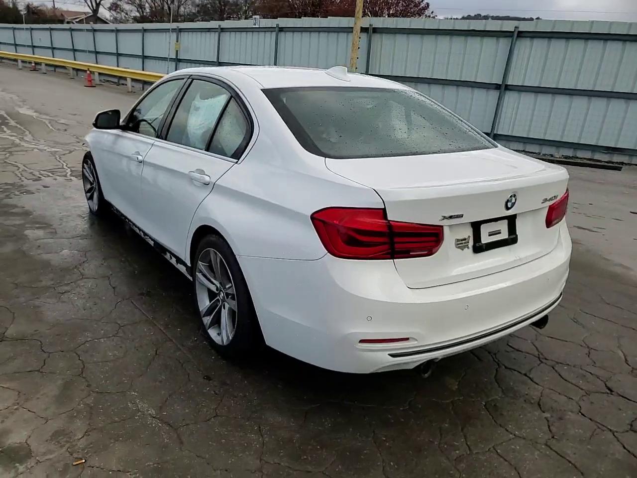 Фото: WBA8B7G53HNU37140