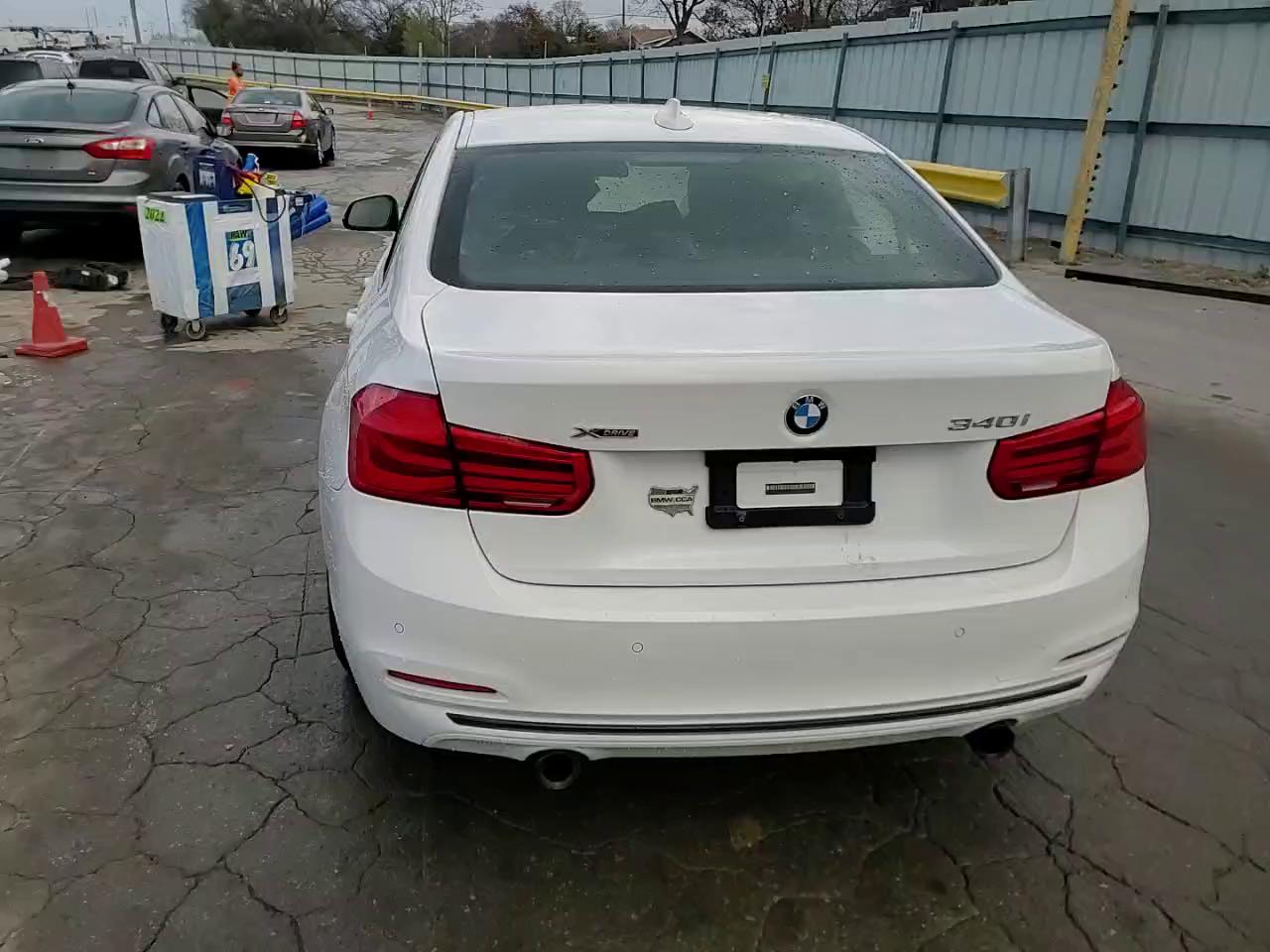 Фото: WBA8B7G53HNU37140