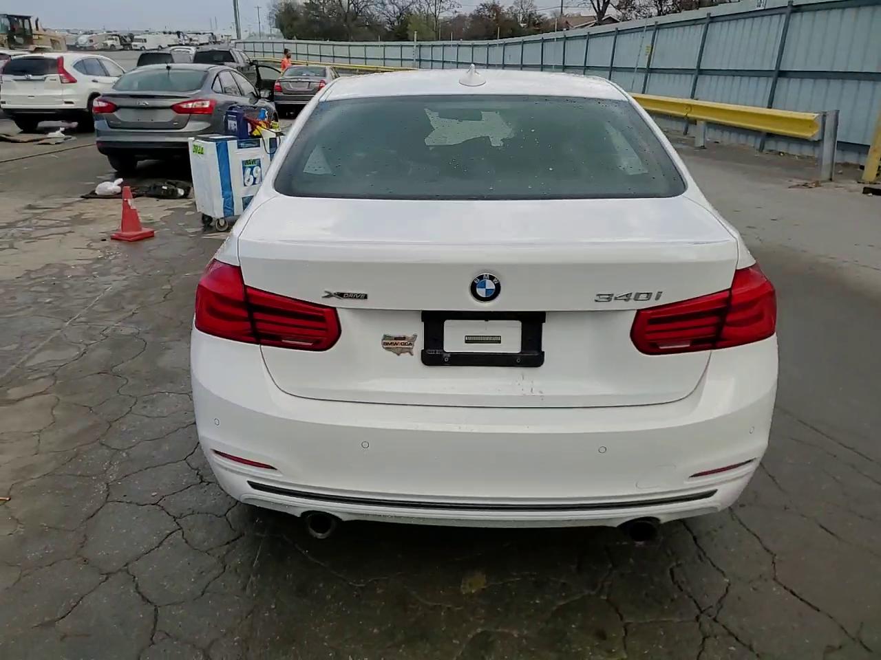 Фото: WBA8B7G53HNU37140