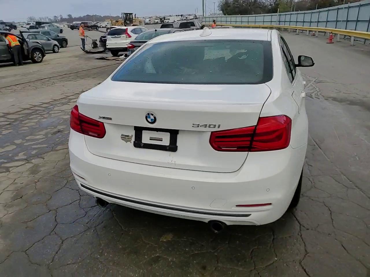 Фото: WBA8B7G53HNU37140