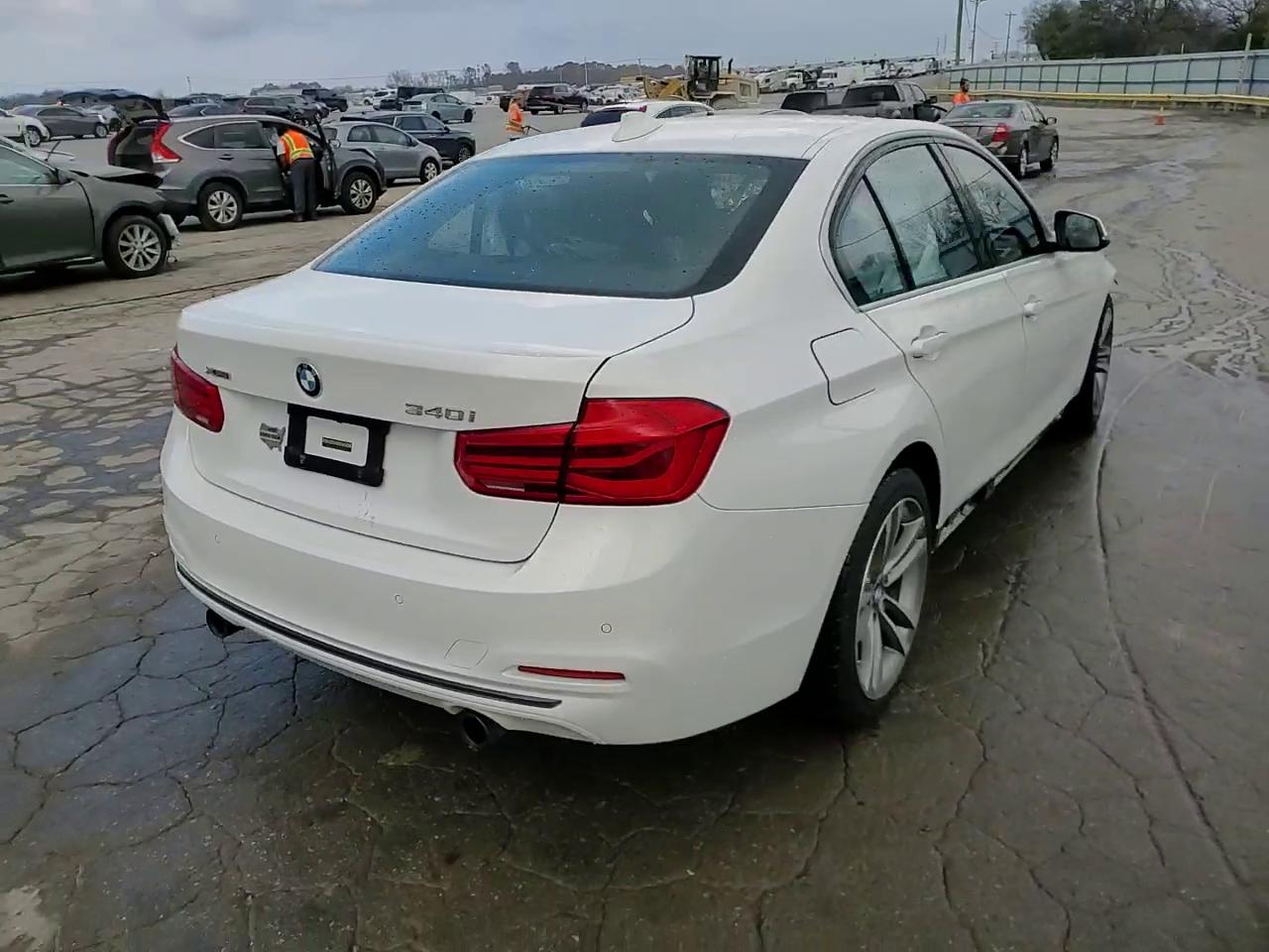 Фото: WBA8B7G53HNU37140