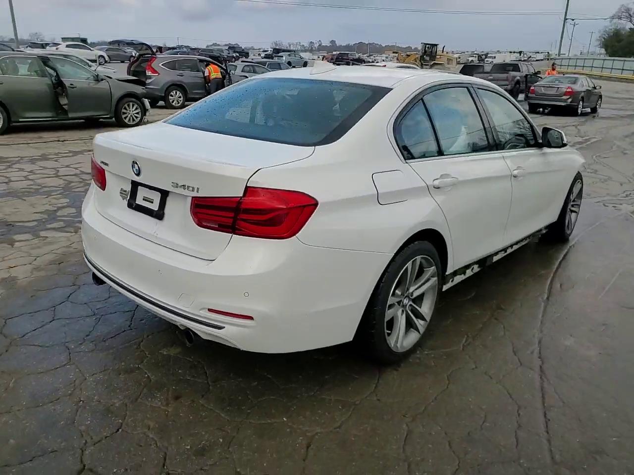 Фото: WBA8B7G53HNU37140