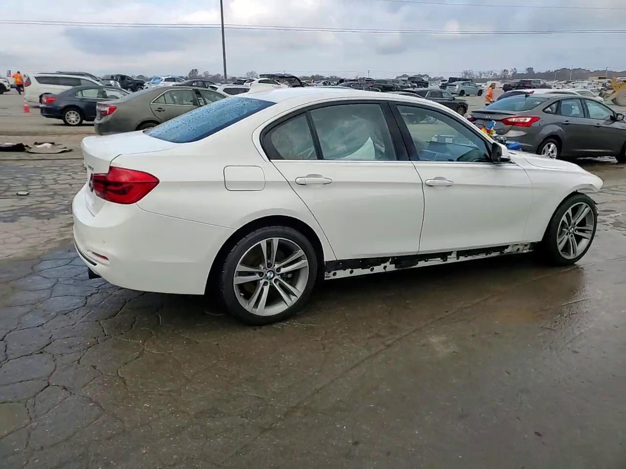 Фото: WBA8B7G53HNU37140