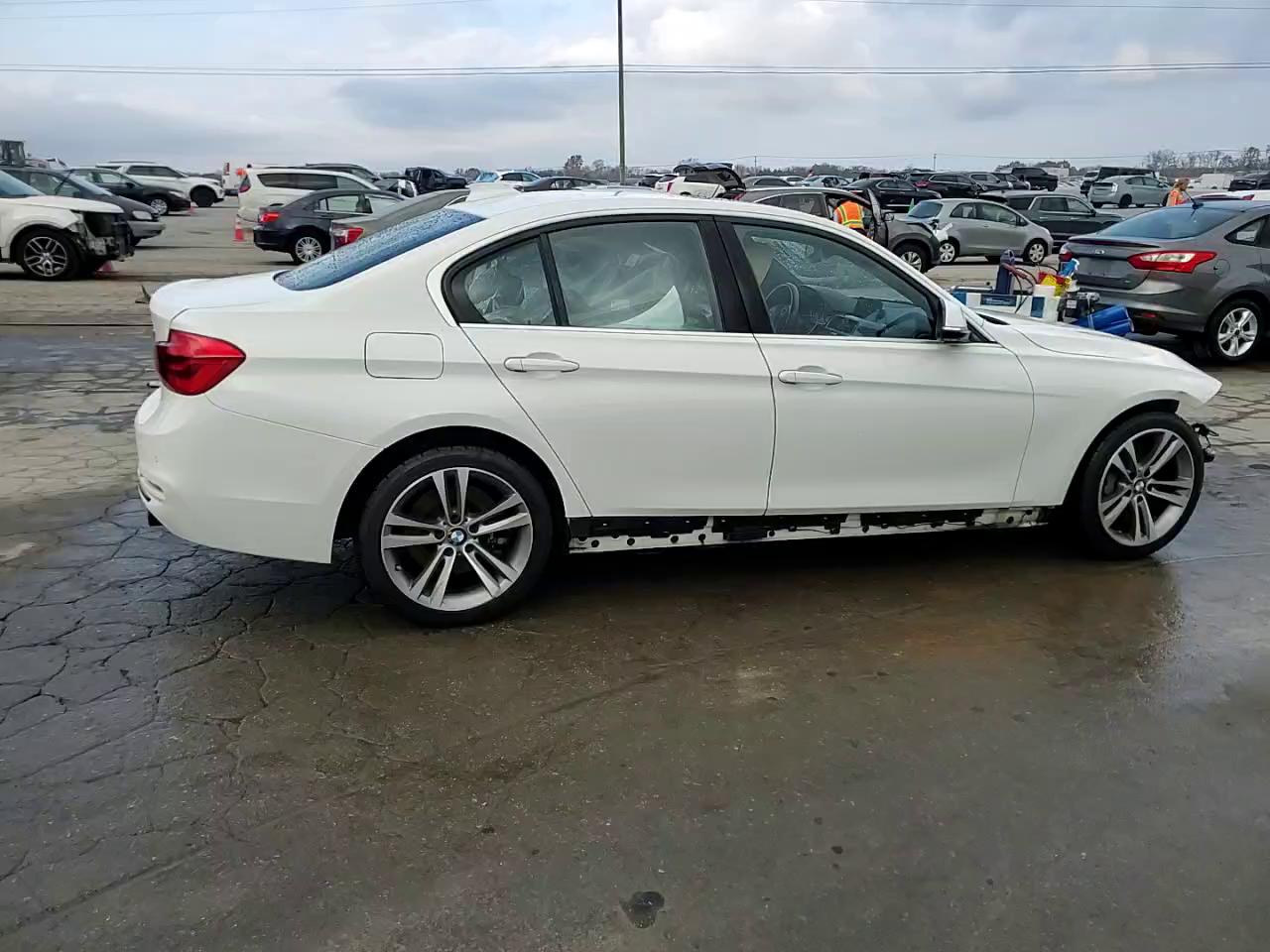 Фото: WBA8B7G53HNU37140