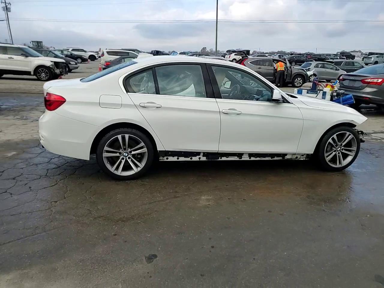 Фото: WBA8B7G53HNU37140