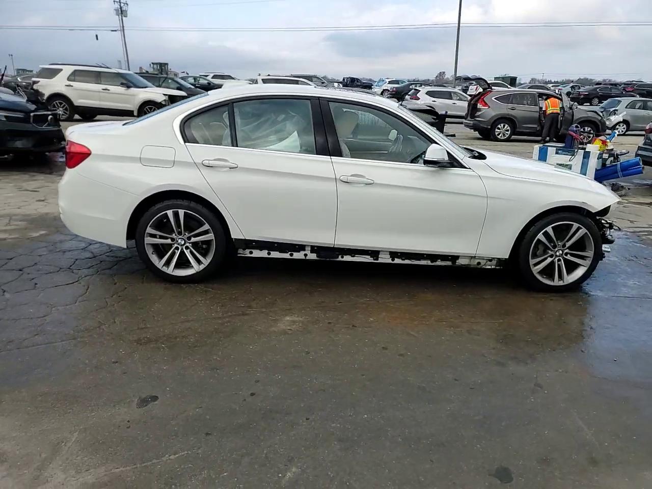 Фото: WBA8B7G53HNU37140