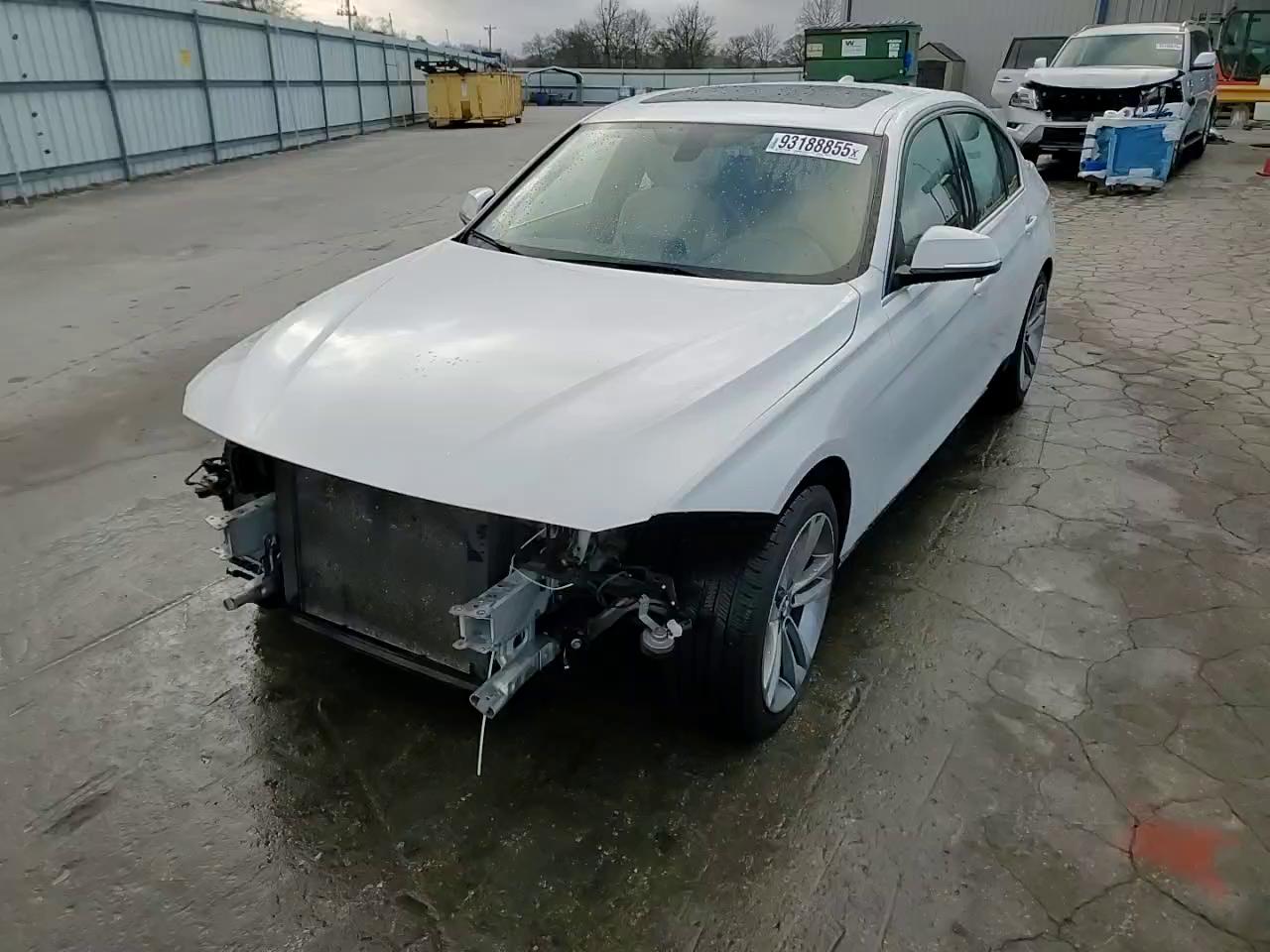 Фото: WBA8B7G53HNU37140