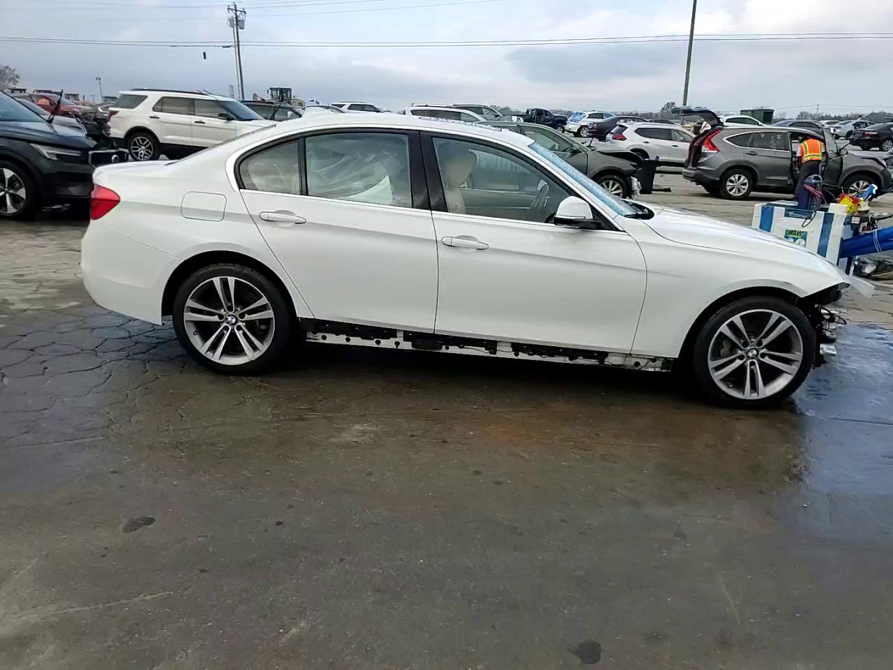 Фото: WBA8B7G53HNU37140