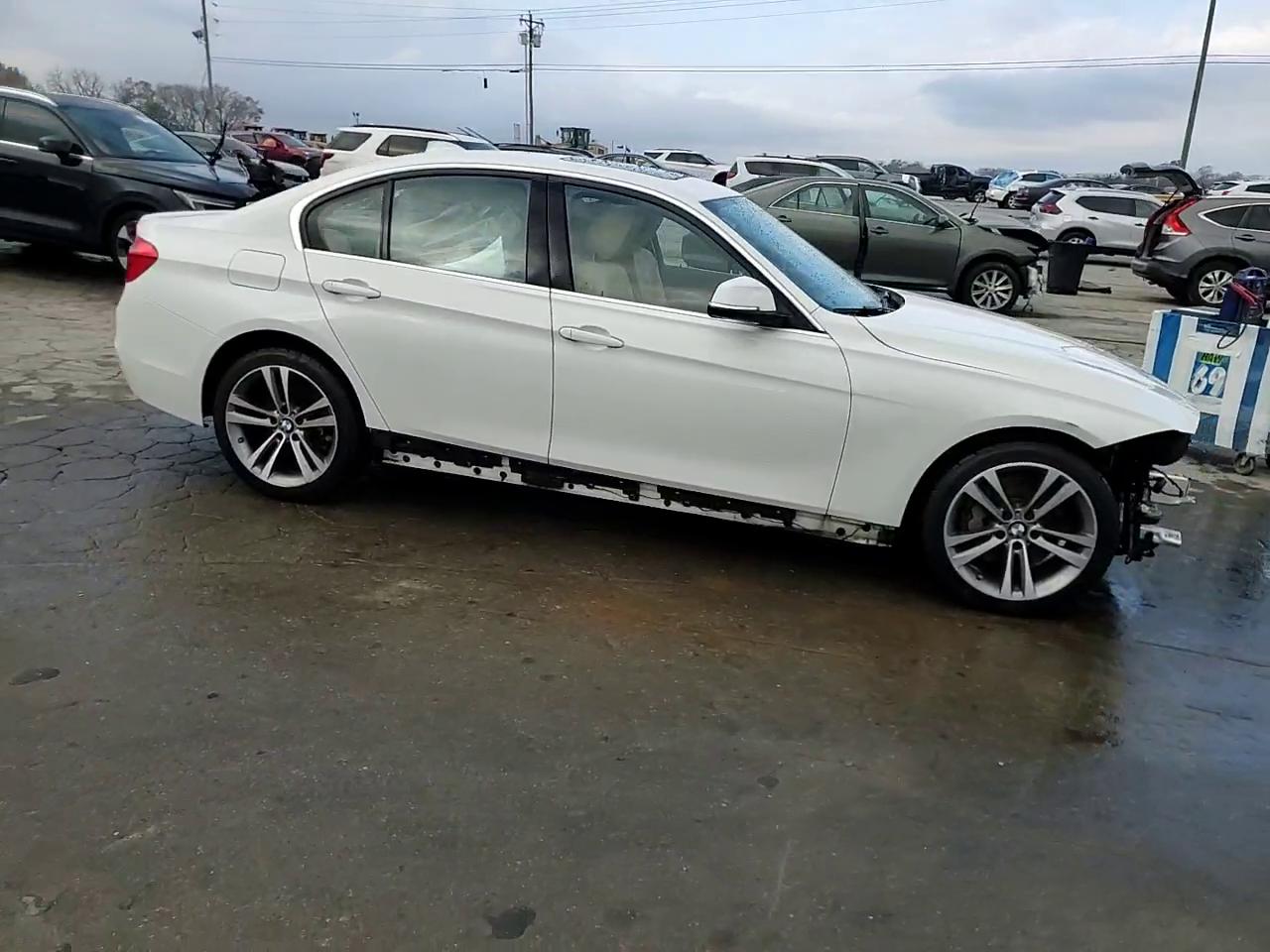 Фото: WBA8B7G53HNU37140