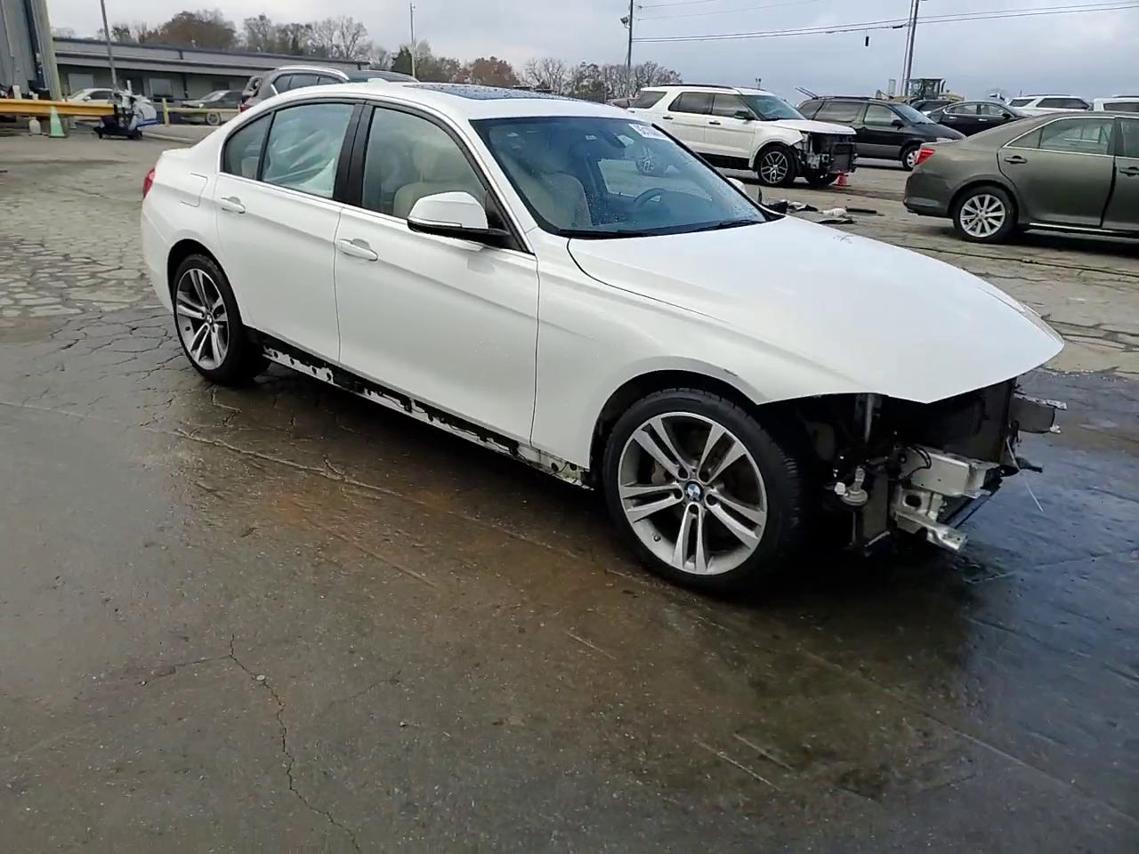 Фото: WBA8B7G53HNU37140