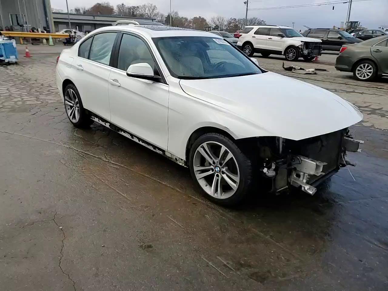 Фото: WBA8B7G53HNU37140