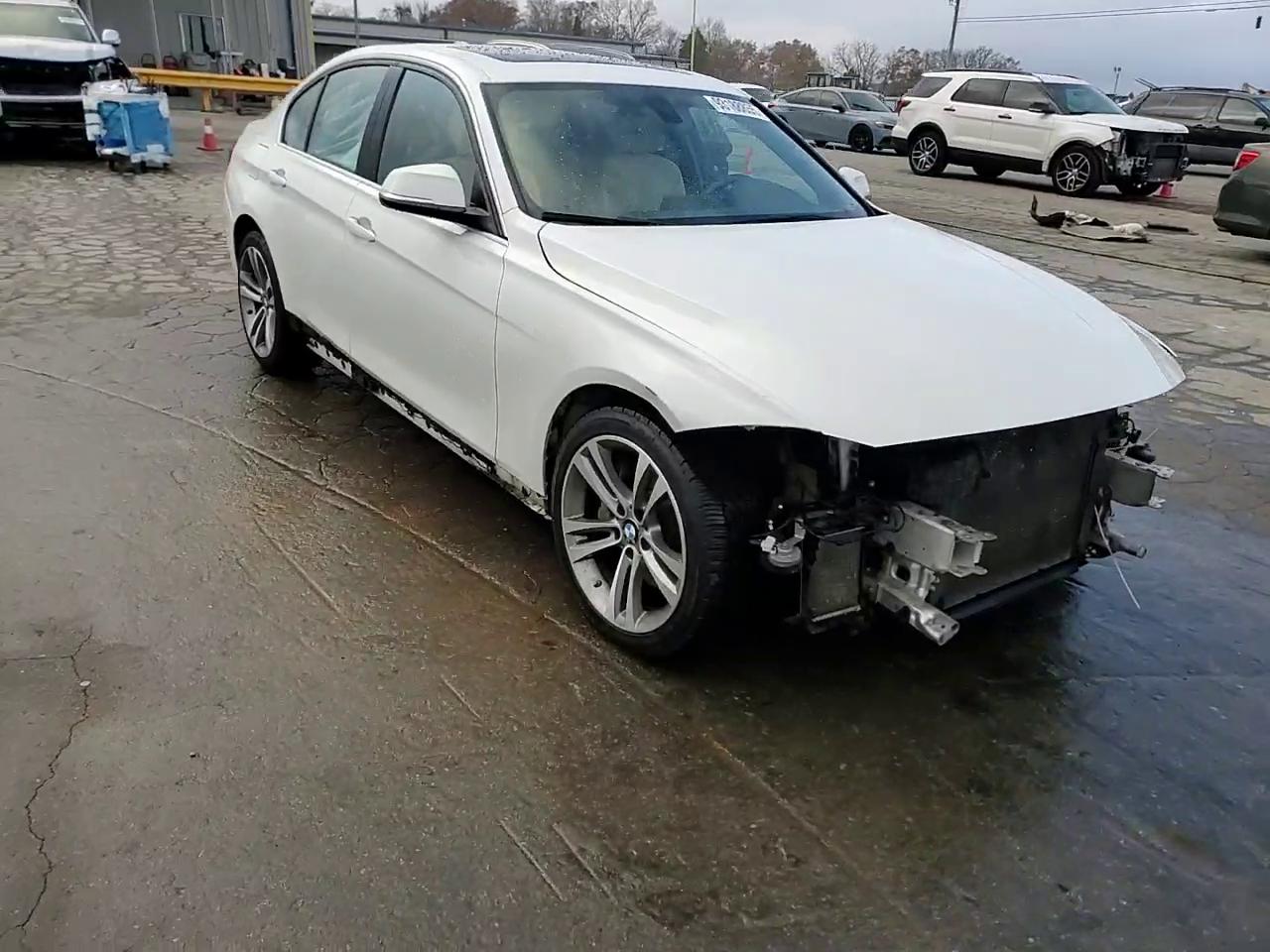 Фото: WBA8B7G53HNU37140