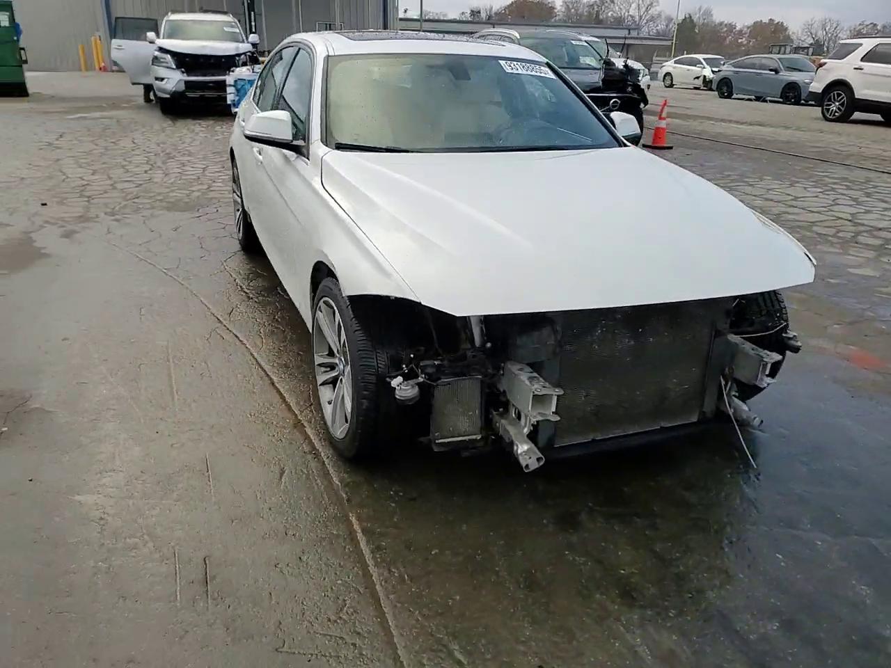 Фото: WBA8B7G53HNU37140