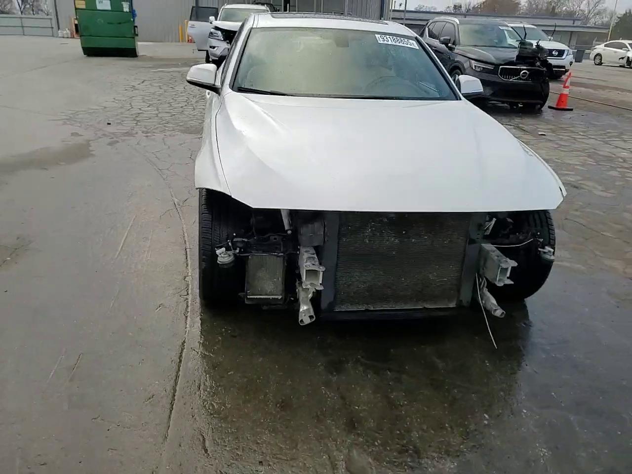 Фото: WBA8B7G53HNU37140