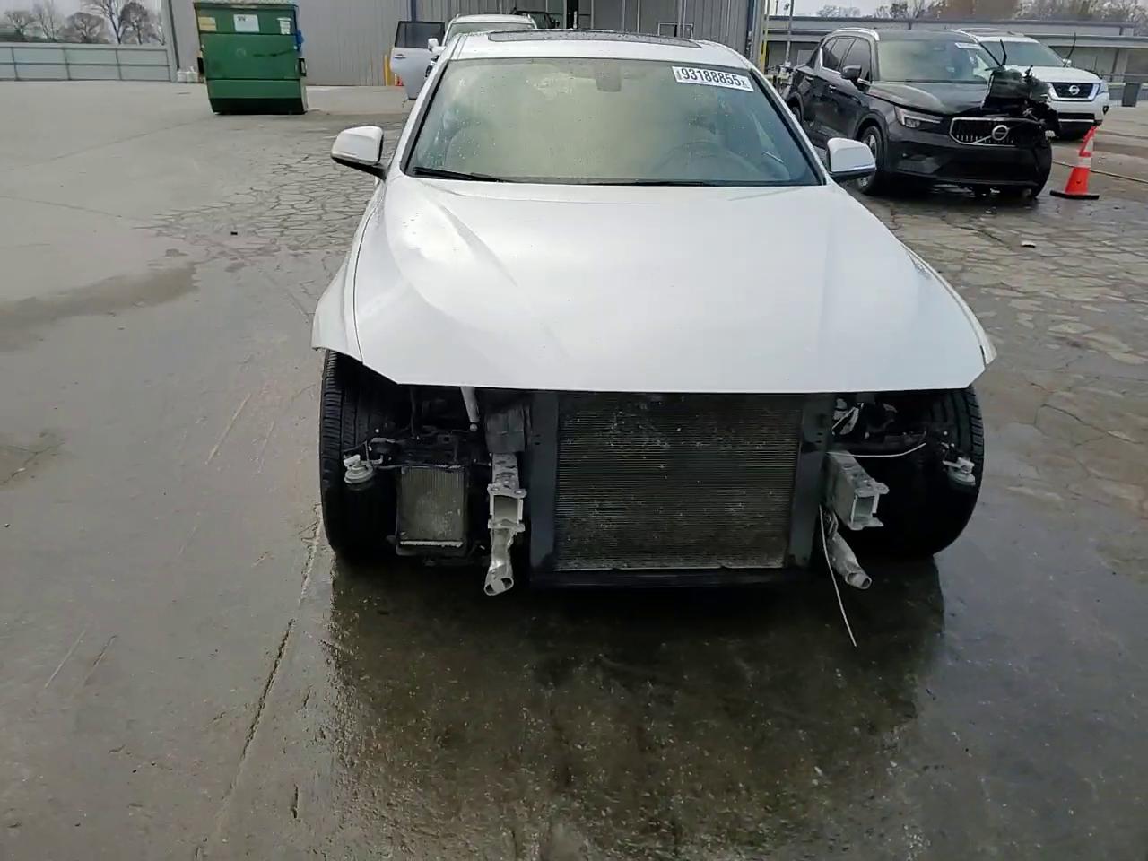 Фото: WBA8B7G53HNU37140