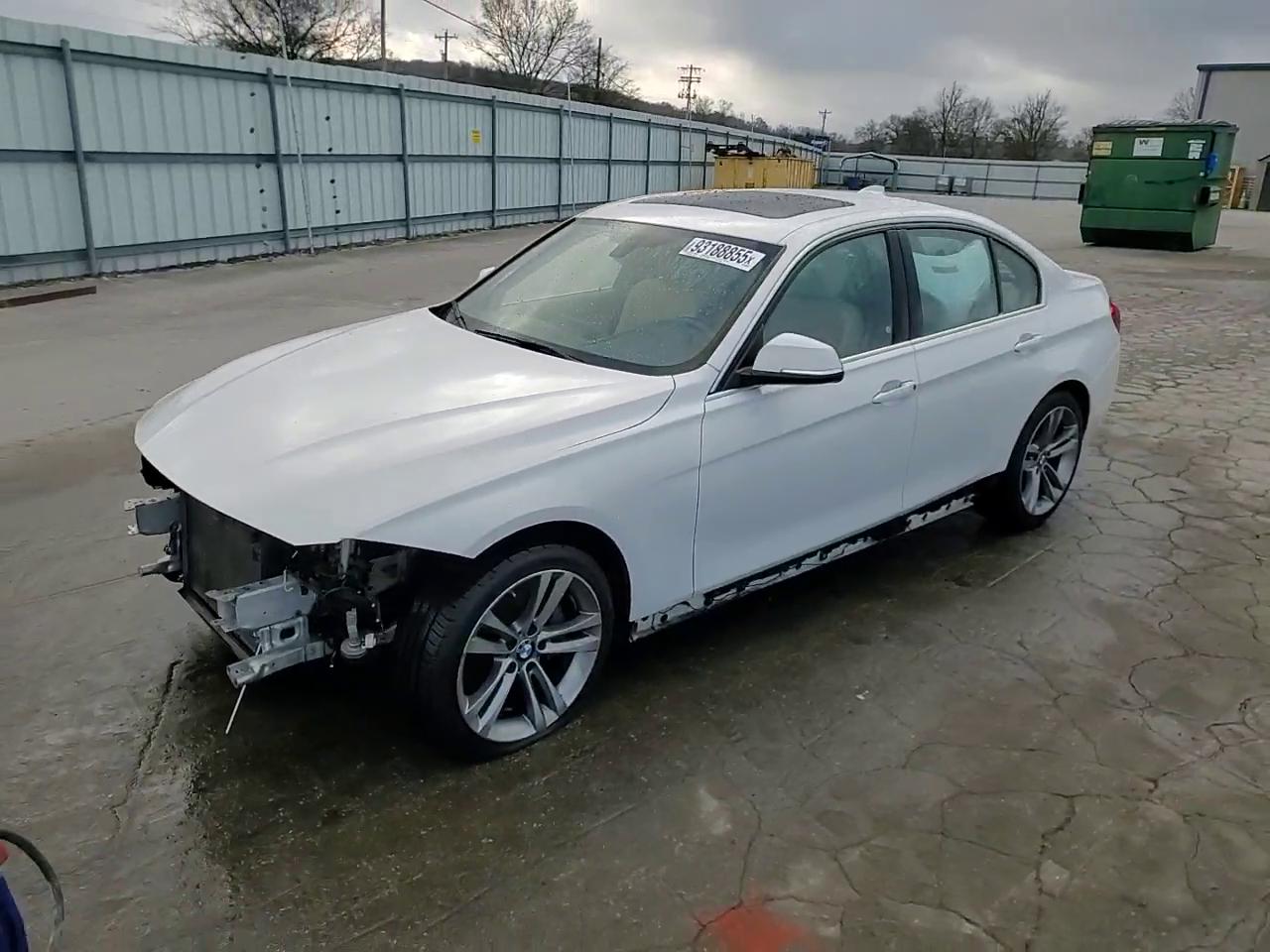 Фото: WBA8B7G53HNU37140