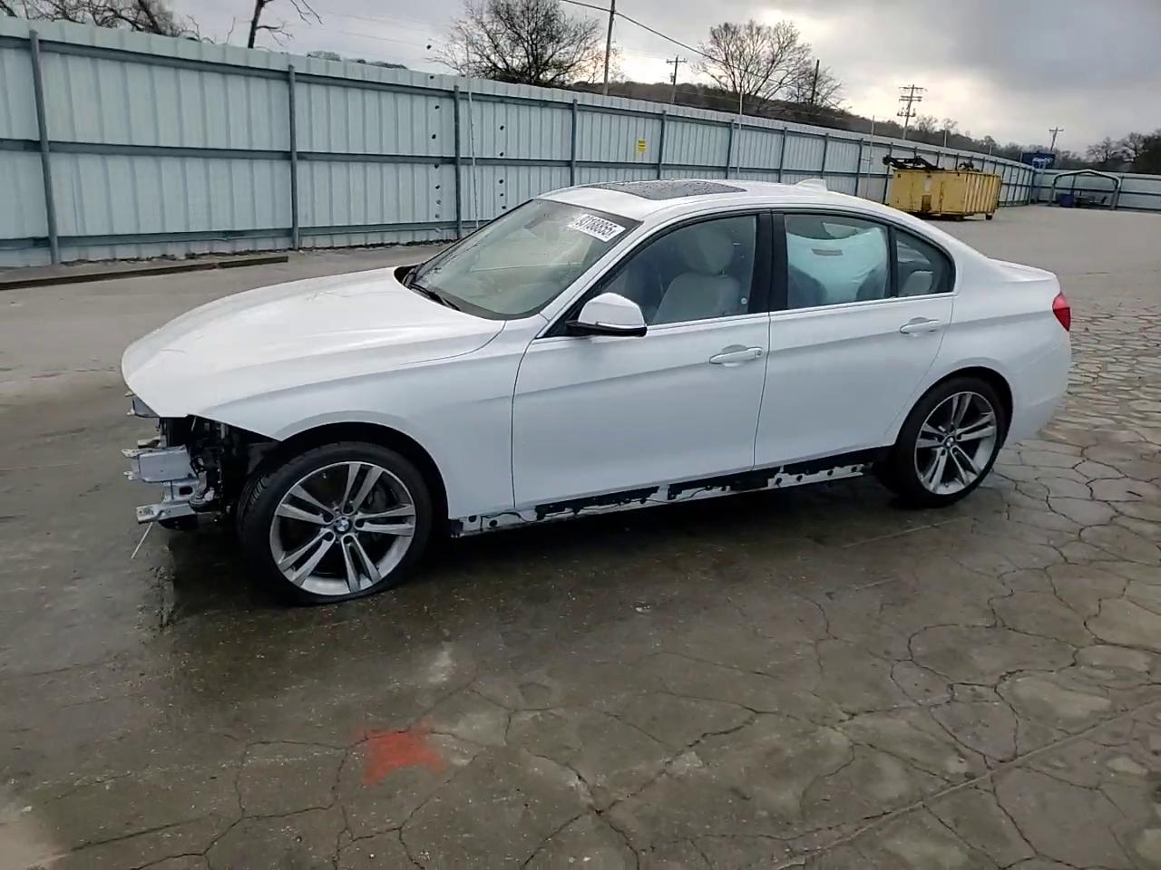 Фото: WBA8B7G53HNU37140