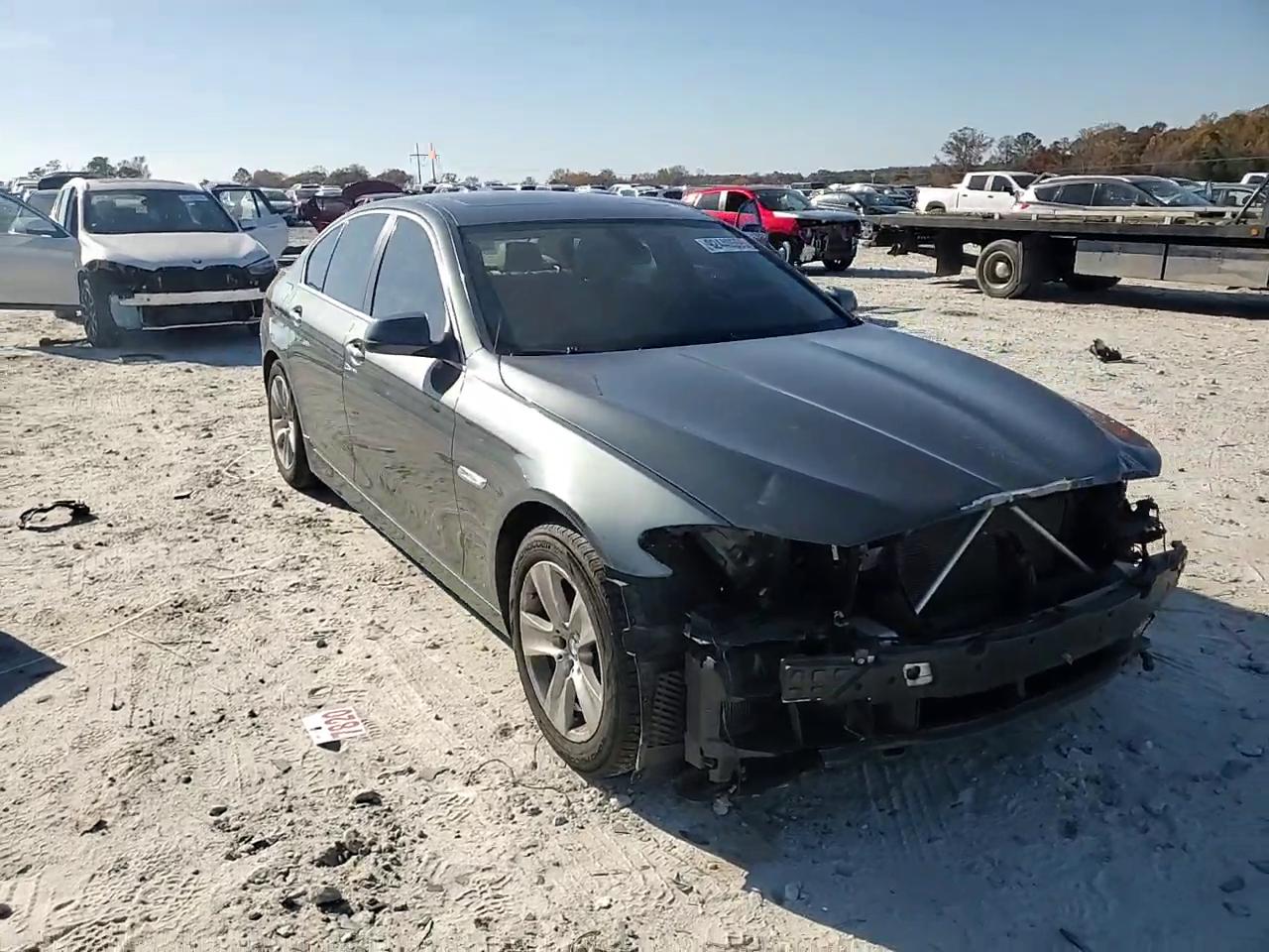 Фото: WBAXG5C52CDY29435