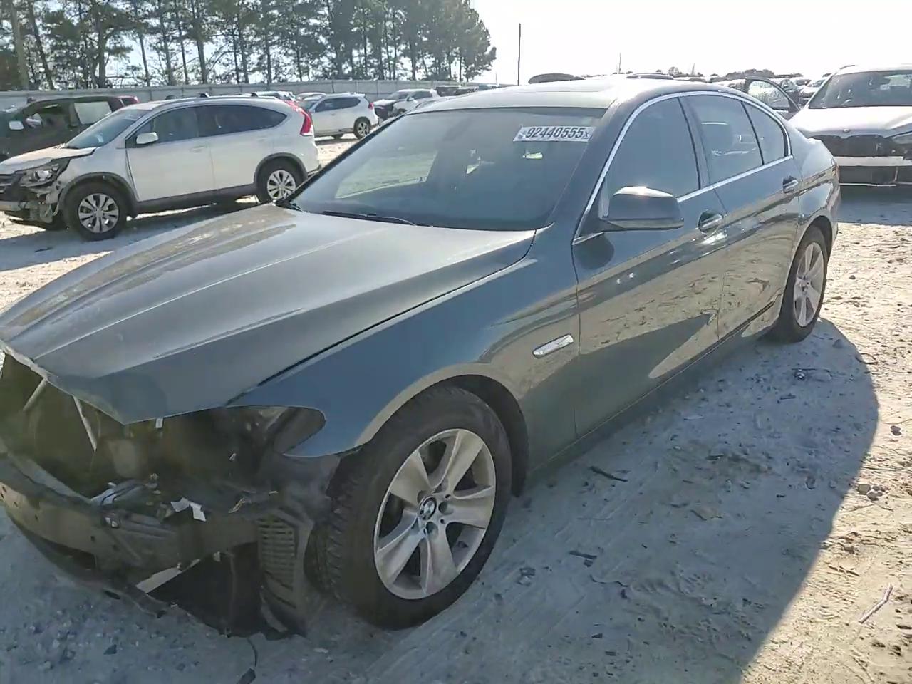 Фото: WBAXG5C52CDY29435