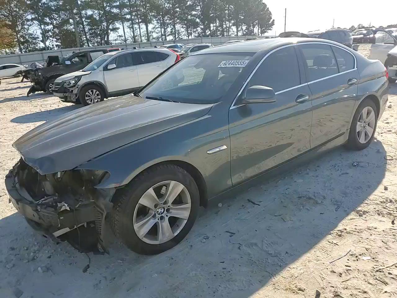 Фото: WBAXG5C52CDY29435