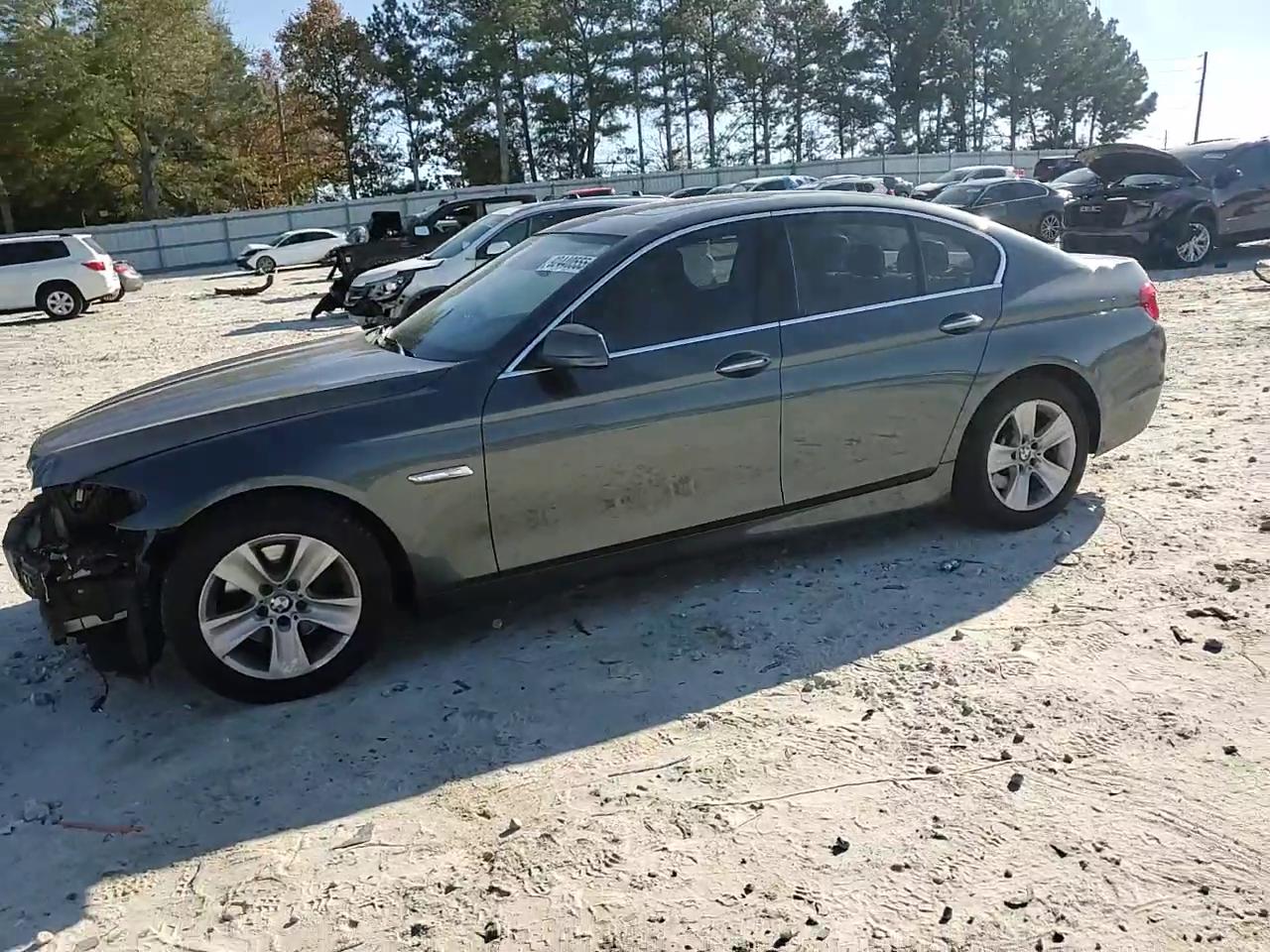 Фото: WBAXG5C52CDY29435