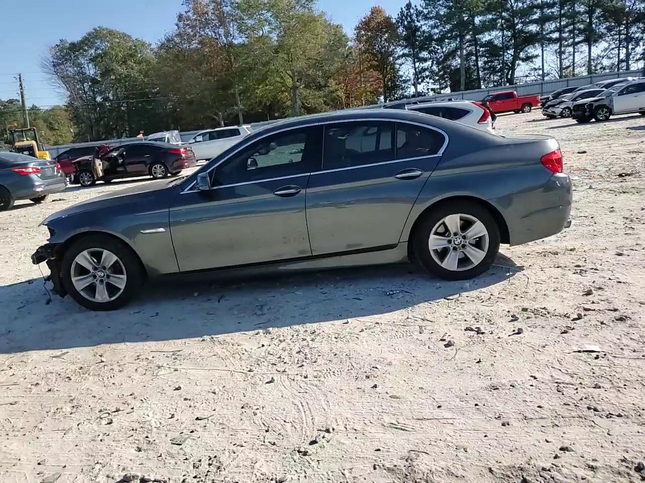 Фото: WBAXG5C52CDY29435