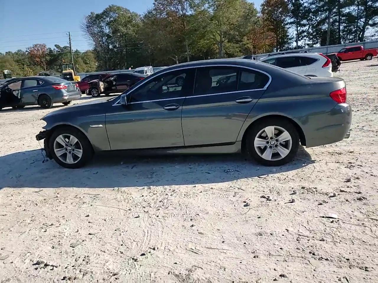 Фото: WBAXG5C52CDY29435