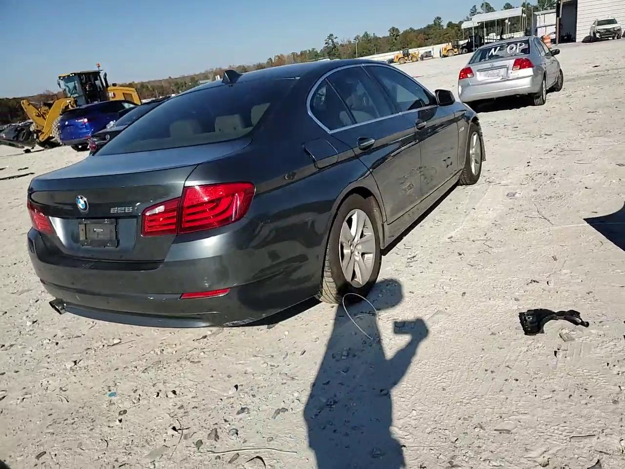 Фото: WBAXG5C52CDY29435