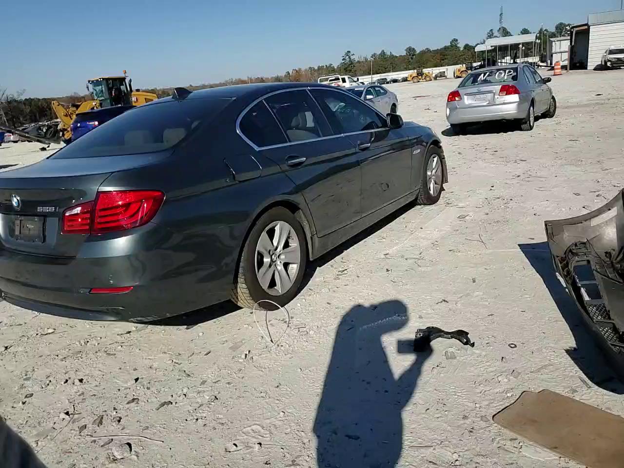 Фото: WBAXG5C52CDY29435