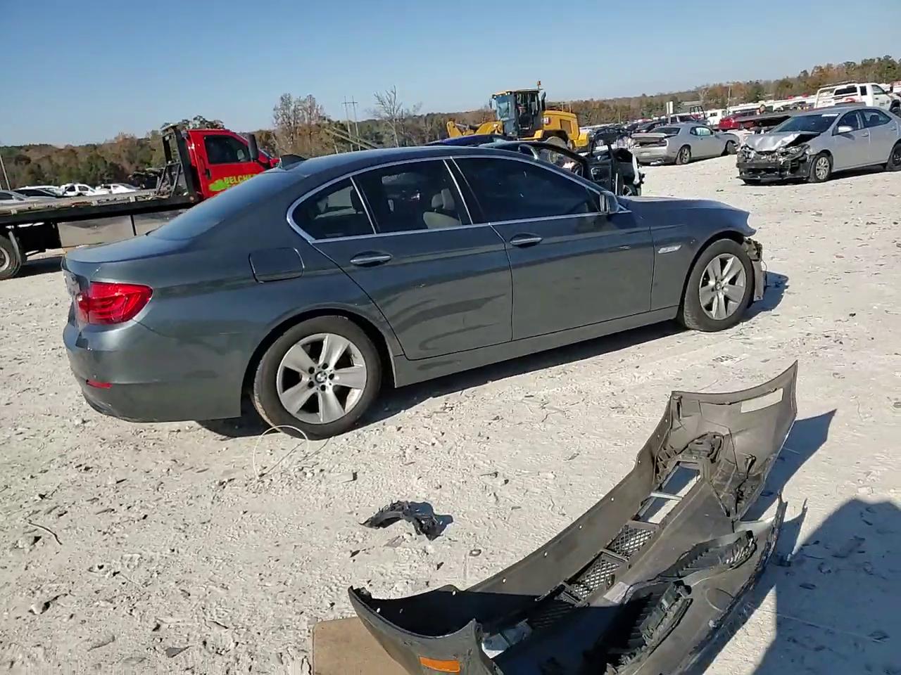 Фото: WBAXG5C52CDY29435