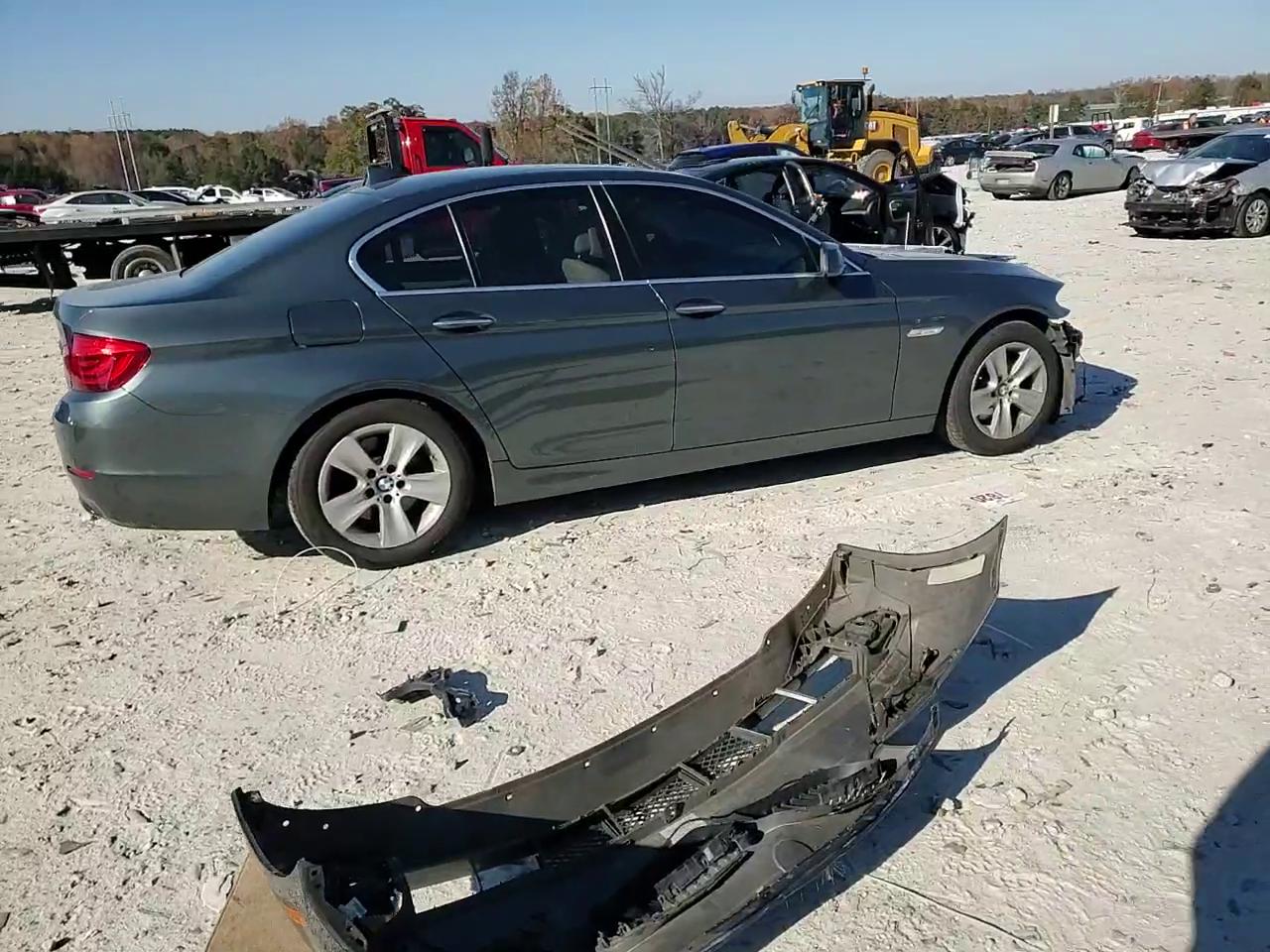 Фото: WBAXG5C52CDY29435