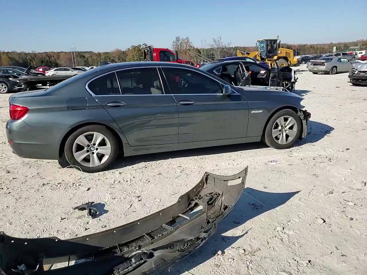 Фото: WBAXG5C52CDY29435