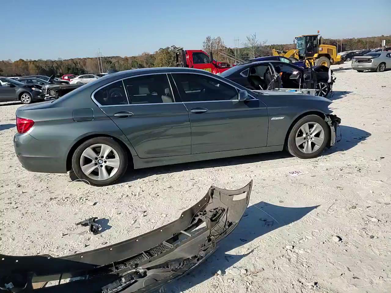 Фото: WBAXG5C52CDY29435