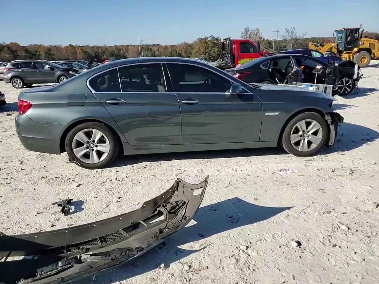 Фото: WBAXG5C52CDY29435