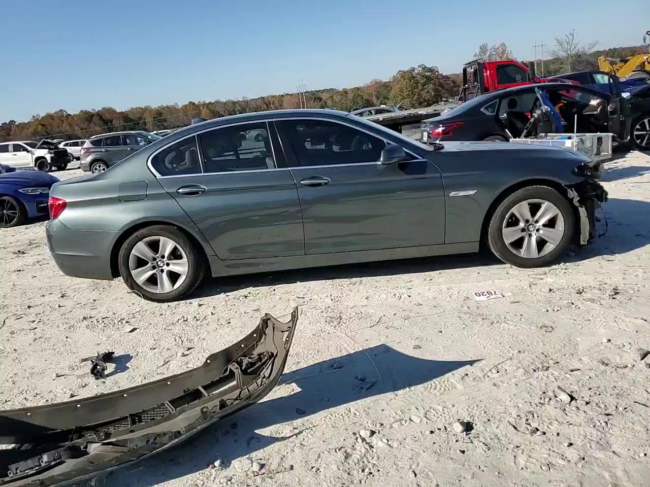 Фото: WBAXG5C52CDY29435