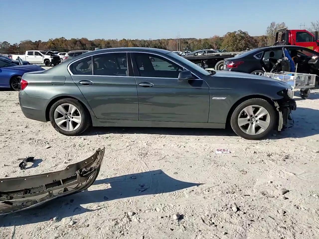 Фото: WBAXG5C52CDY29435