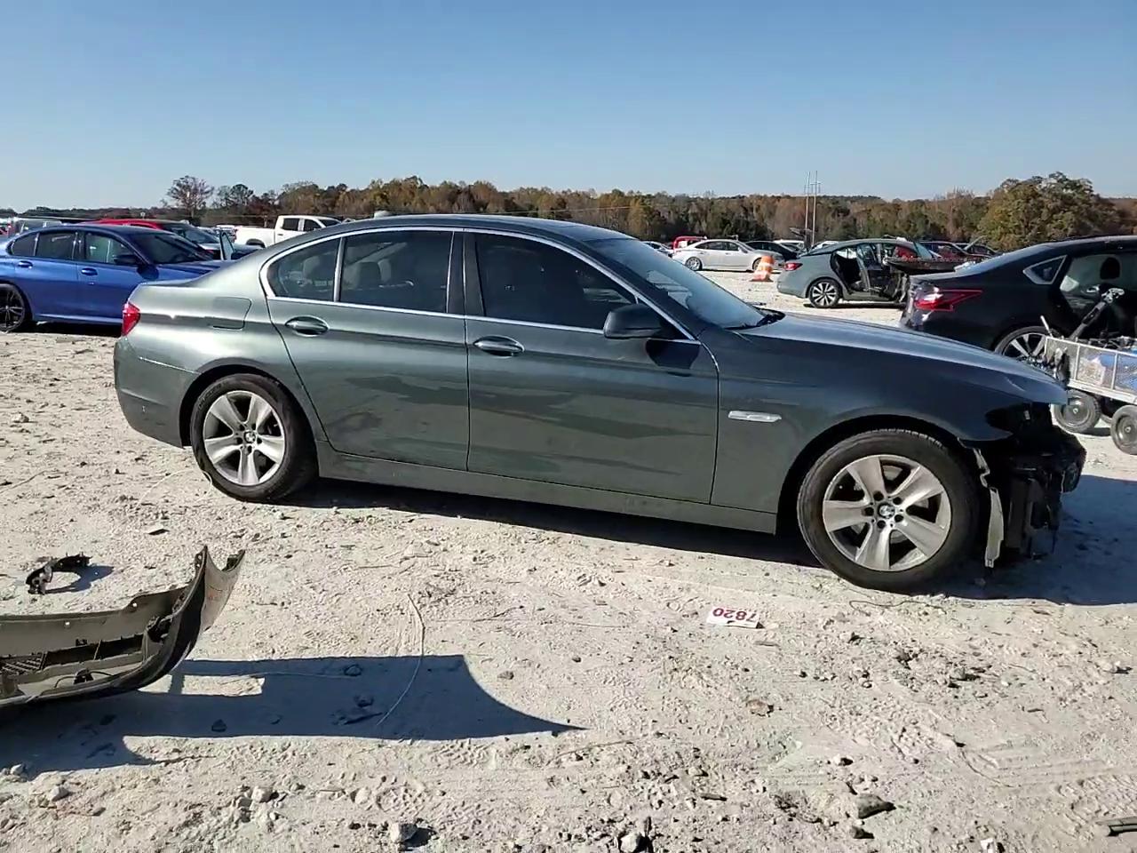 Фото: WBAXG5C52CDY29435