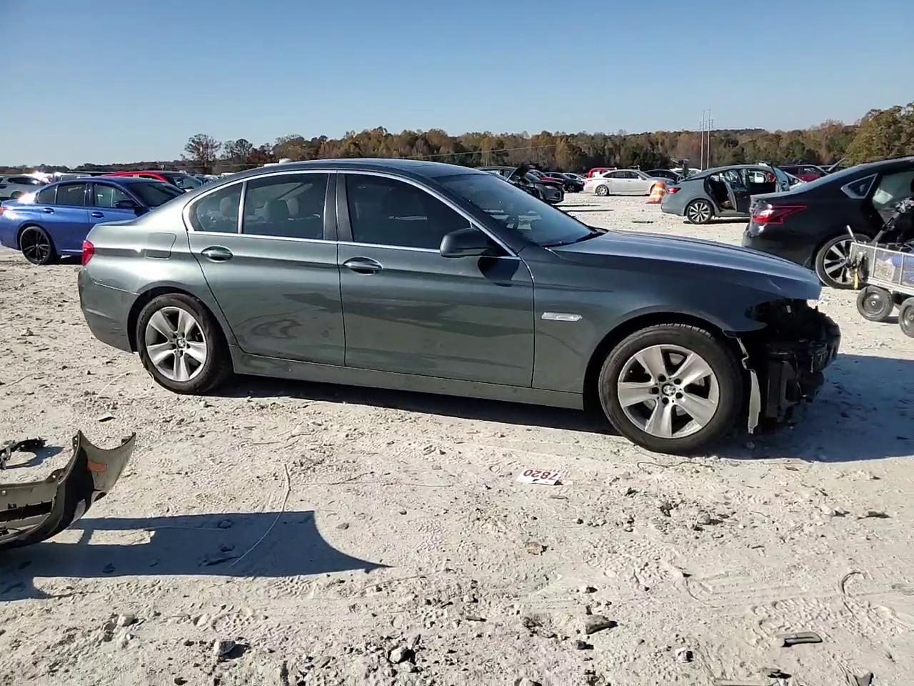 Фото: WBAXG5C52CDY29435