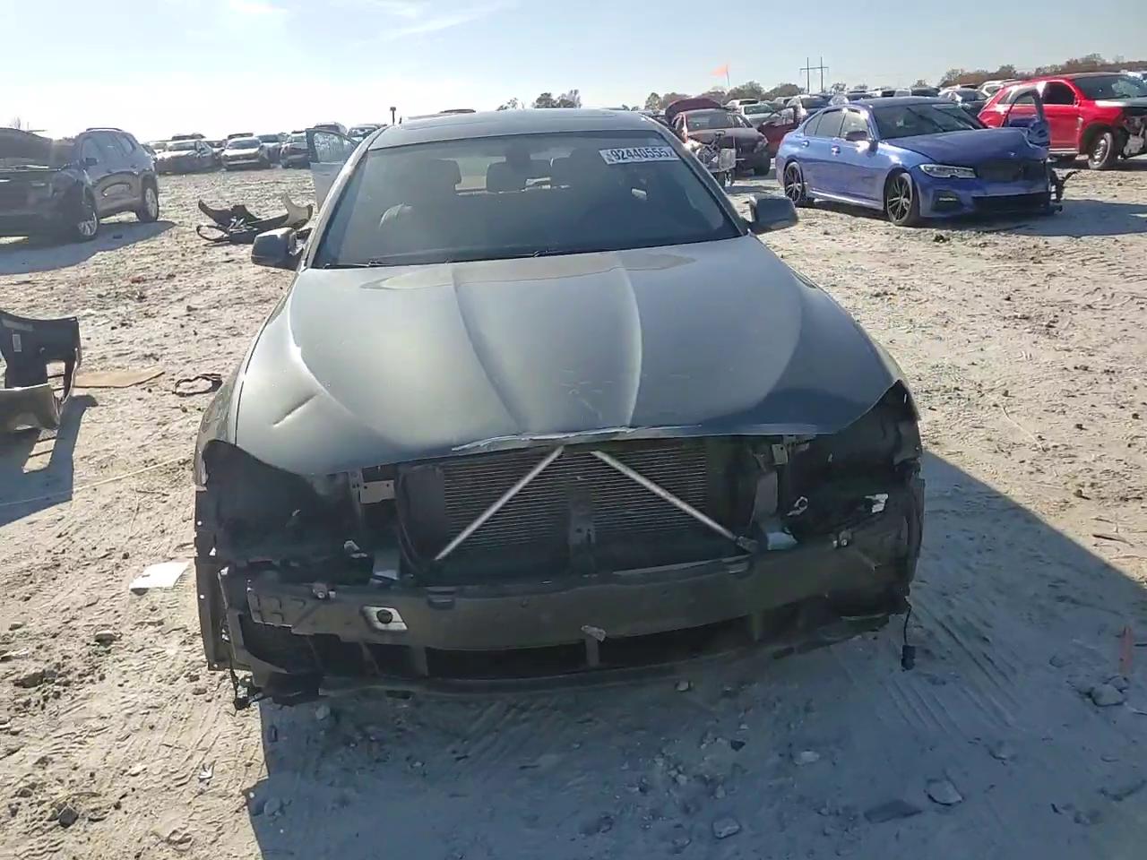 Фото: WBAXG5C52CDY29435