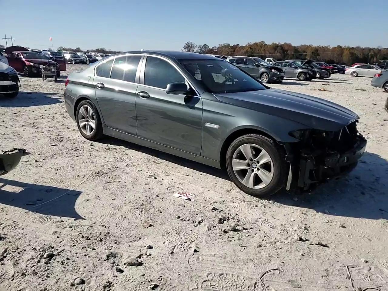 Фото: WBAXG5C52CDY29435