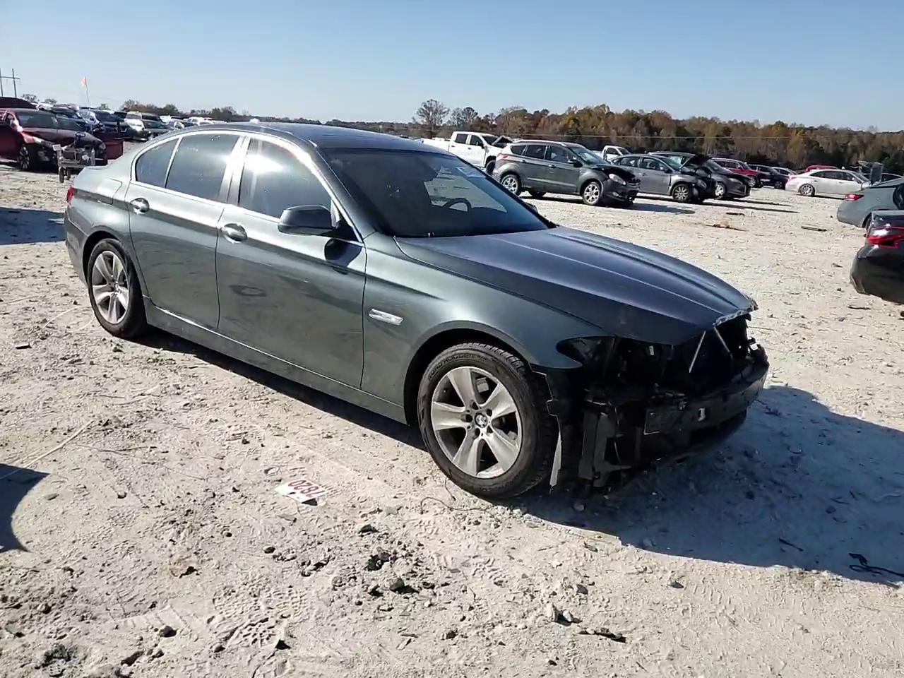 Фото: WBAXG5C52CDY29435