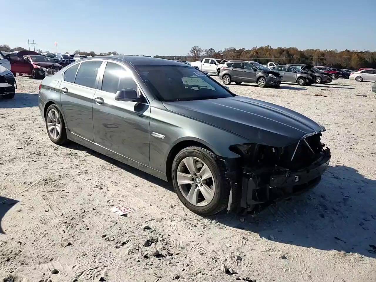 Фото: WBAXG5C52CDY29435