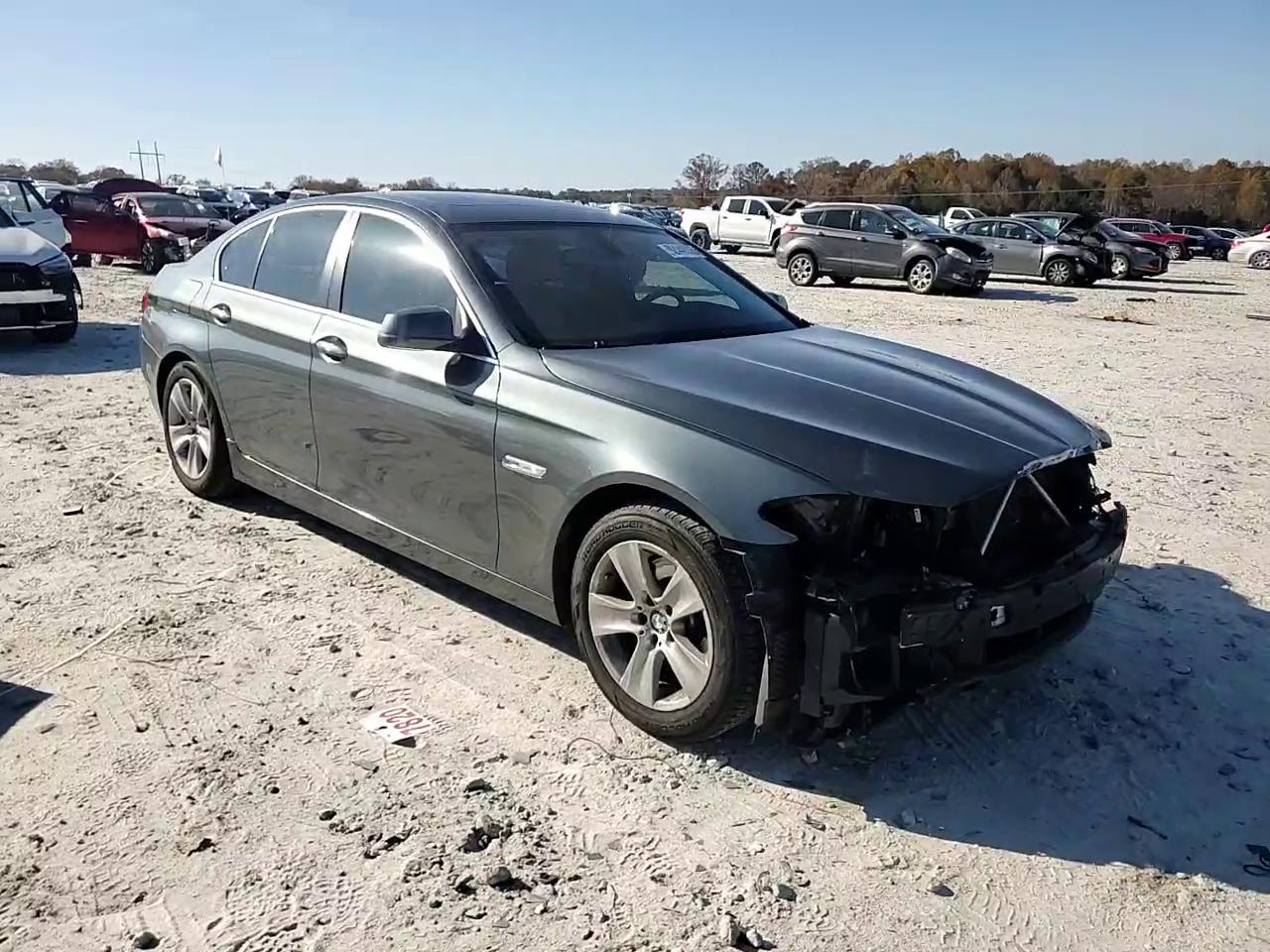 Фото: WBAXG5C52CDY29435