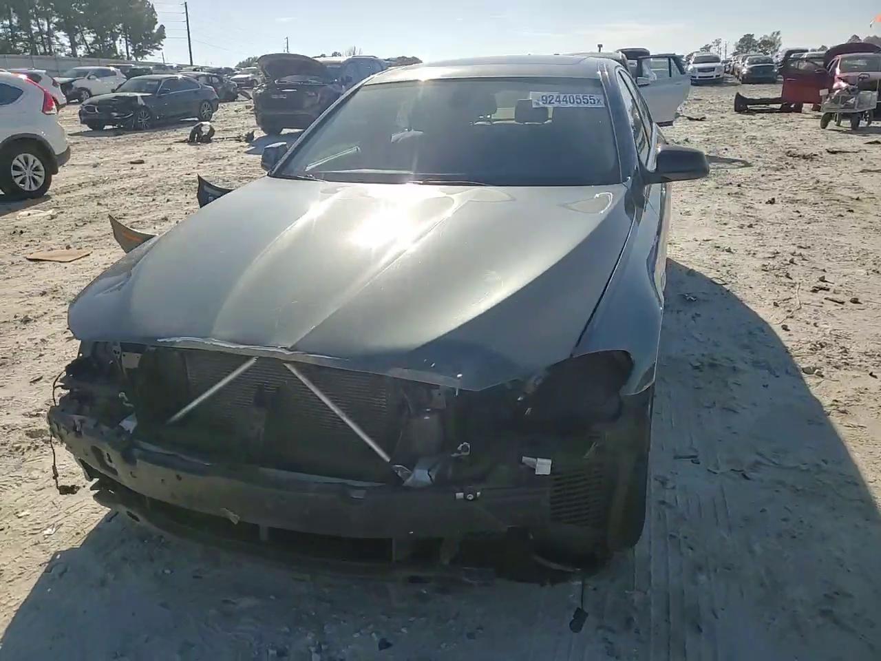 Фото: WBAXG5C52CDY29435