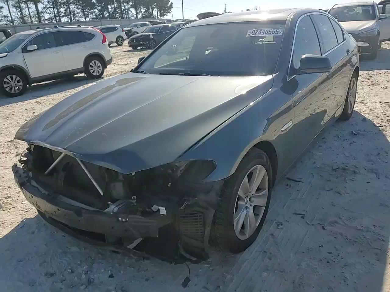 Фото: WBAXG5C52CDY29435