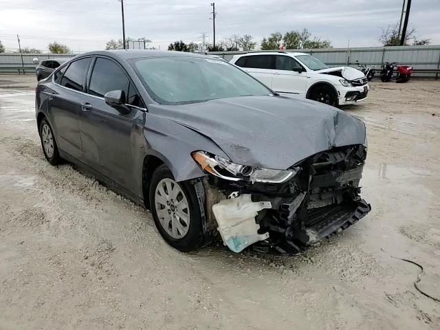 2013 Ford Fusion S VIN: 3FA6P0G79DR323645 Lot: 93683575